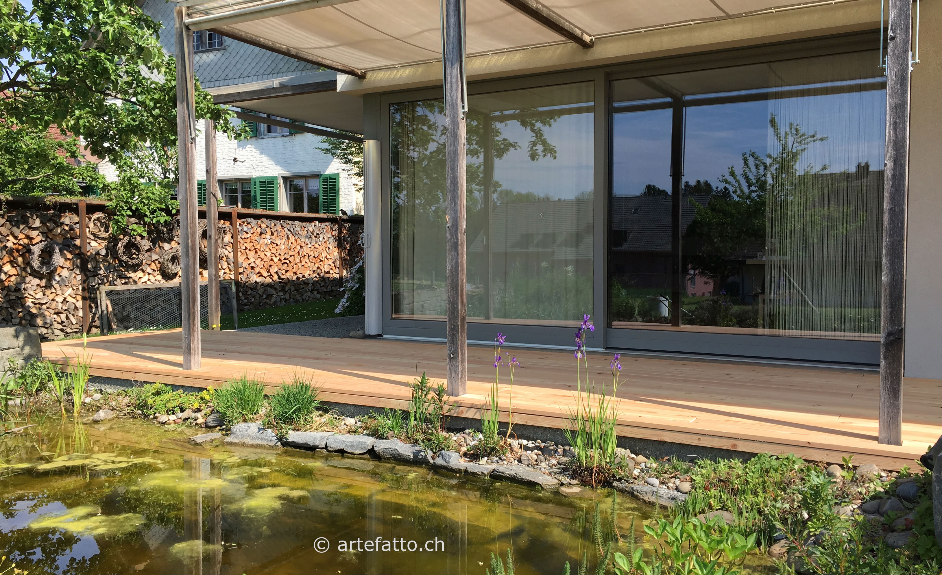 Gute Holzterrassen zeichnen sich durch ihren raffinierten Aufbau aus.